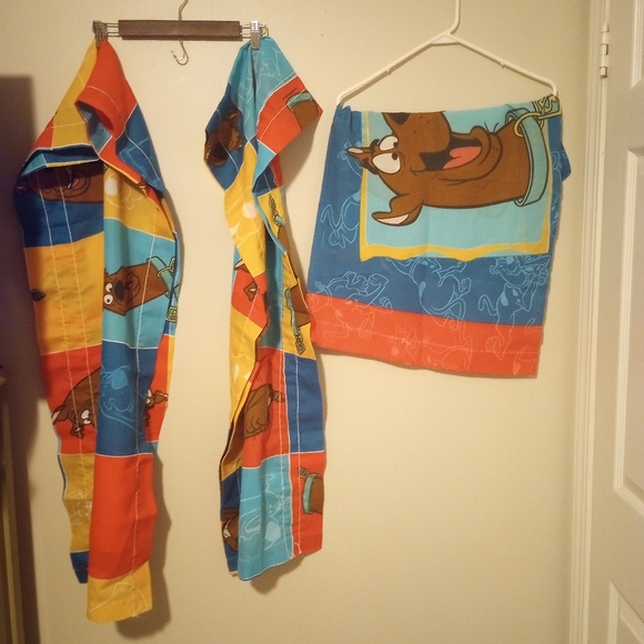 Dan River Vintage Scooby Doo 2 window treatments & 1 standard pillowcase bundle - Picture 2 of 7